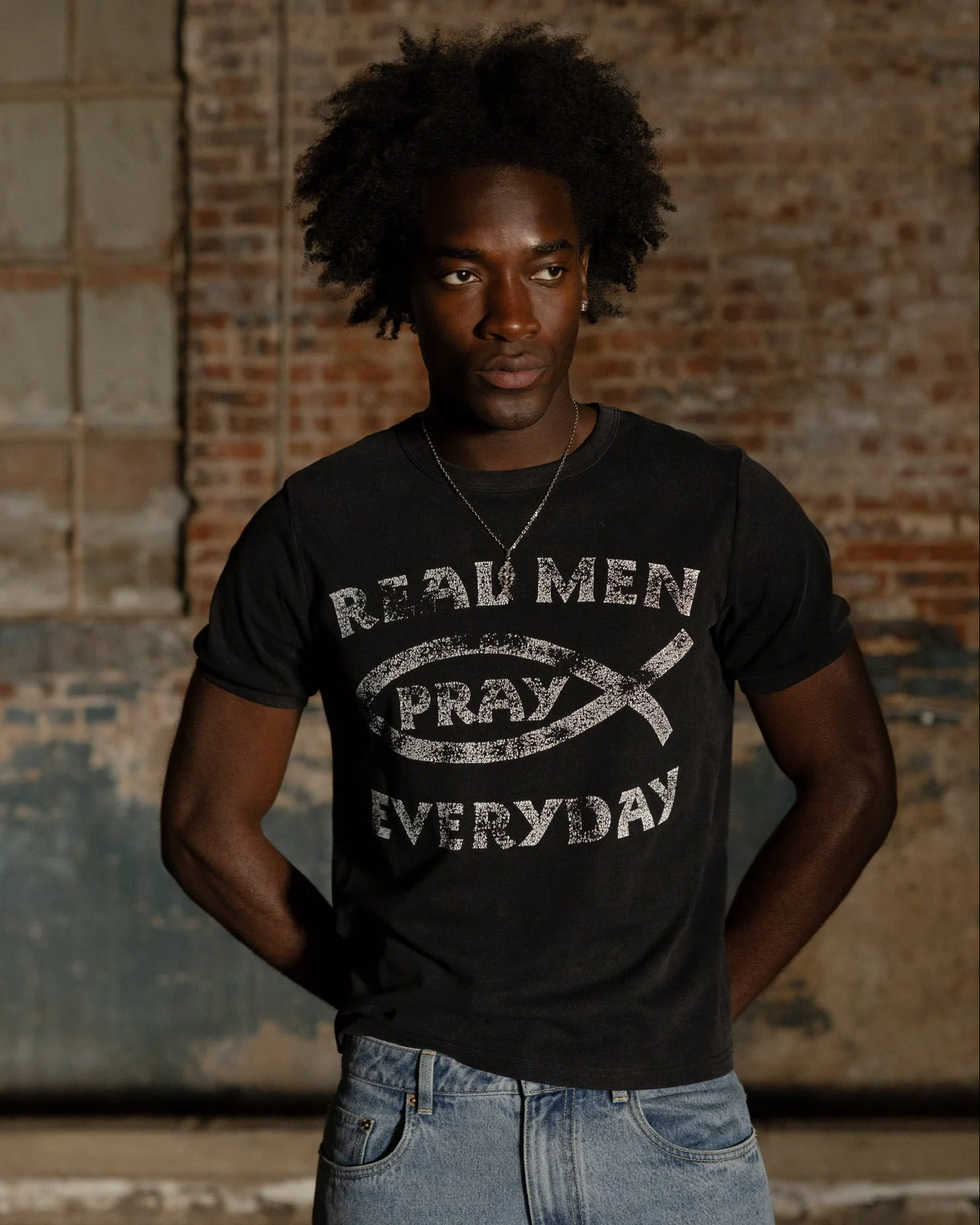 "PRAY EVERYDAY" 70'S RINGER TEE - Image 3