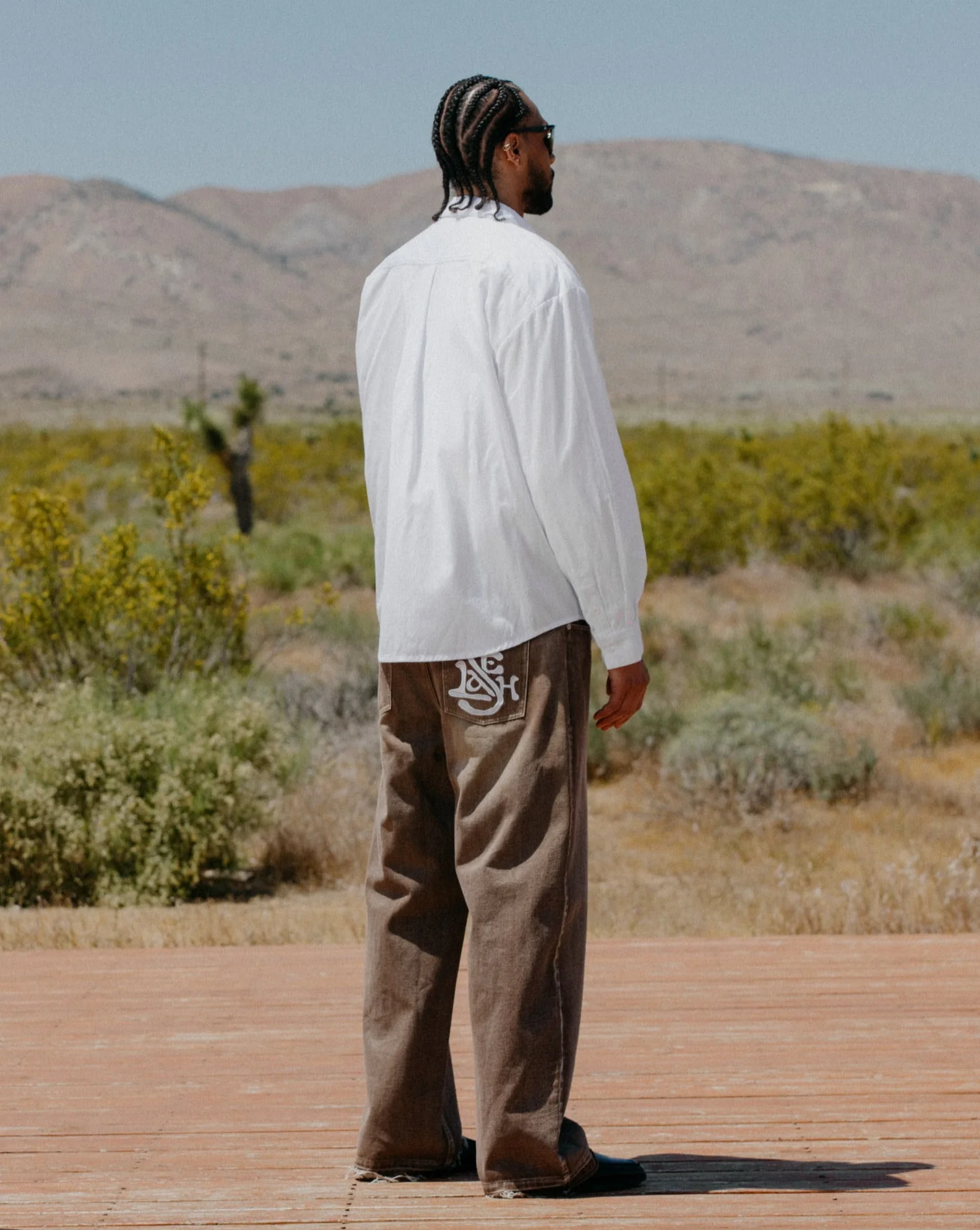 "LOGO" RELEASED HEM DENIM - Image 11