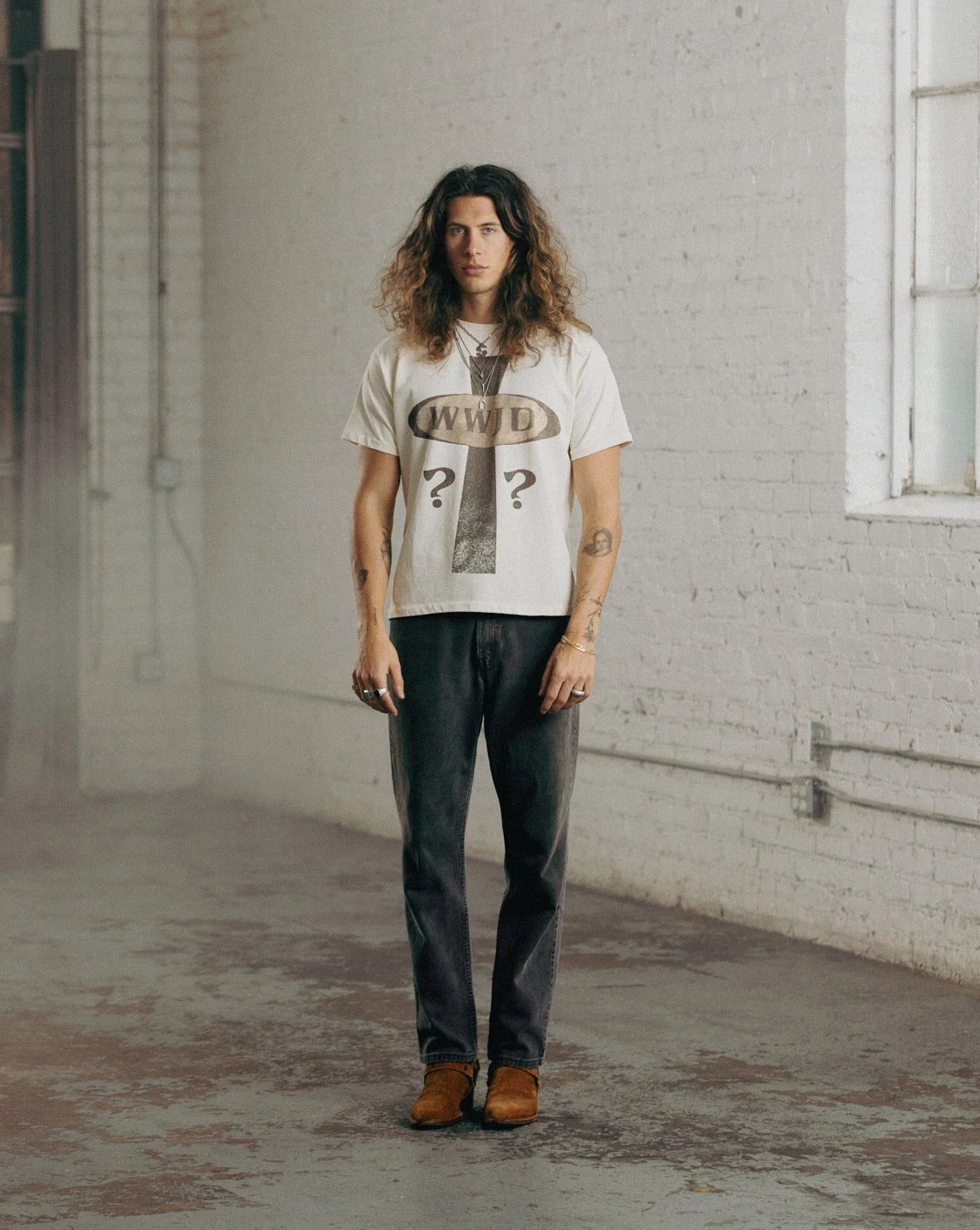 "WWJD CROSS" HEAVY TEE - Image 2
